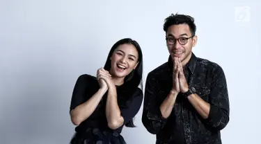 Citra Kirana dan Darius Sinatrya berpose saat pemotretan usai wawancara film ASIH di kantor KLY, Gondagdia, Jakarta, Selasa (2/10). Film ini Diperankan oleh Shareefa Danish, Citra Kirana dan Darius Sinathrya. (Liputan6.com/Herman Zakharia)