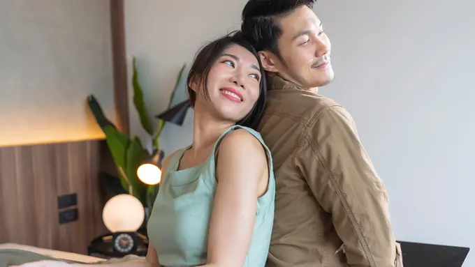 perempuan dan pasangan 7 september punggung