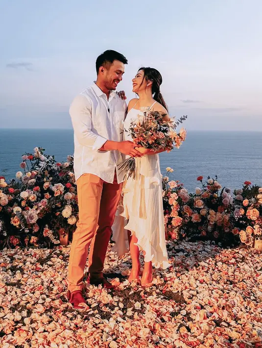 <p>Kebahagiaan jelas tergambar dari wajah Jessica Mila dan Yakup Hasibuan. (Foto: Instagram/ vidialdiano)</p>