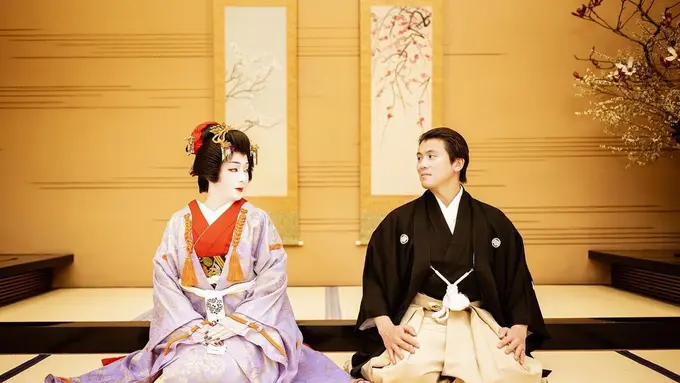 7 Potret Syahrini dan Reino Barack Tampil Dalam Busana Jepang Rayakan Anniversary