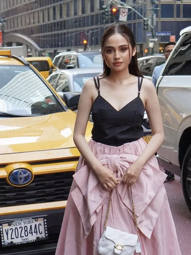 Syifa Hadju saat Hadir di New York Fashion Week. [@noveoalexandremakeup]