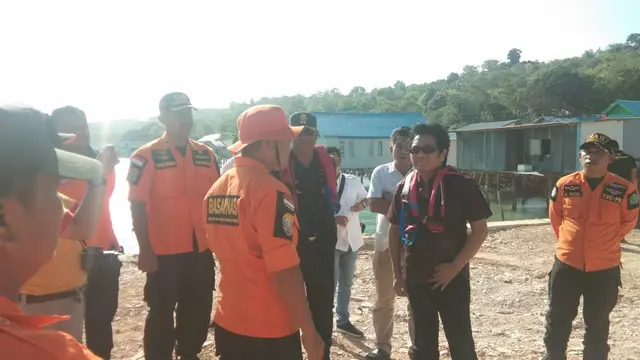 Anggota DPR RI Komisi V, mengunjungi lokasi terbakar, Jumat (23/8/2018).(Liputan6.com/Ahmad Akbar Fua)