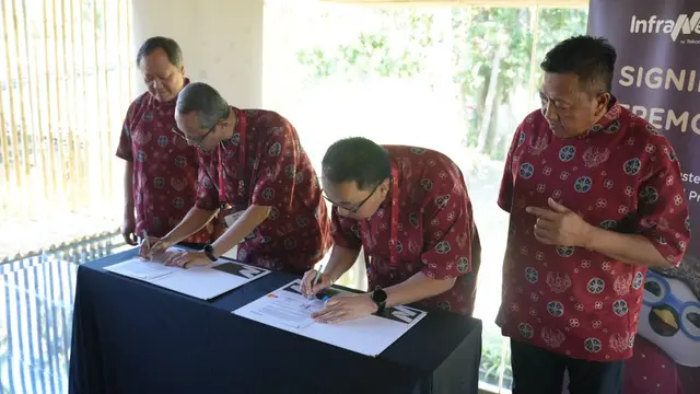 Prosesi penandatanganan Berita Acara Kesepakatan (BAK) antara InfraNexia dan Lintasarta.