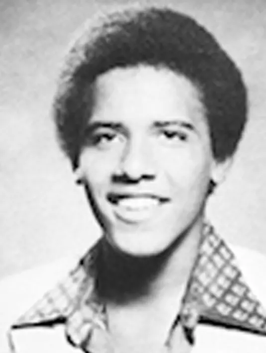 Senyum Barack Obama dari gambar buku tahunan 1979  yang dikeluarkan oleh kampanye kepresidenannya pada tahun 2008. Obama bersama keluarganya berencana mengunjungi tiga wilayah, yakni Jakarta, Yogyakarta, dan Bali. (AFP Photo/Obama For America)