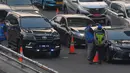 Suasana kepadatan jalan tol dalam kota yang macet mengular di Jakarta, Selasa (9/5/2023). (merdeka.com/Imam Buhori)