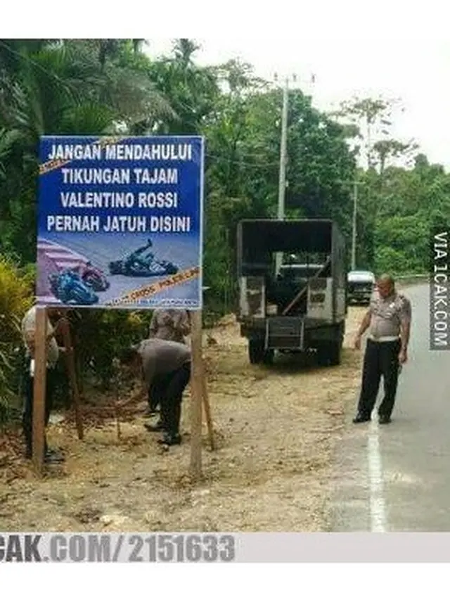6 Baliho Ini Nyeleneh Banget, Bikin Tepuk Jidat