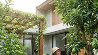 8 Desain Kebun Buah Tematik Warna, Taman Lebih Estetik