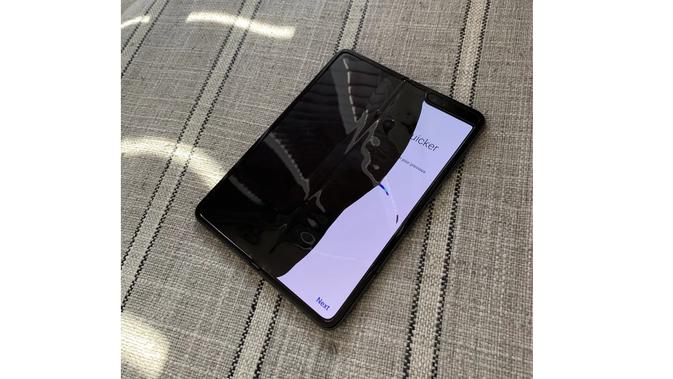 Galaxy Fold yang bermasalah (Foto: Gizmochina)