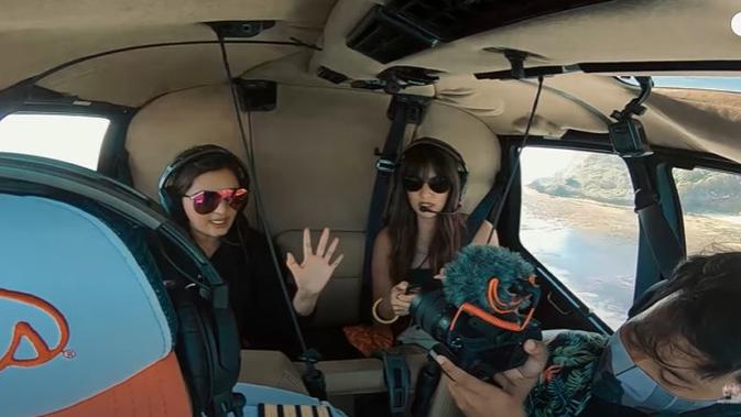 Ashanty dan Nia Ramadhani keliling Bali naik helikopter, takut sampai pucat kena angin. (Sumber: YouTube/The Hermansyah A6)