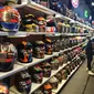 Deretan Helm dari berbagai Brand yang dipajang di pameran IMHAX 2024. (Rendy Yansah/ Liputan6.com)