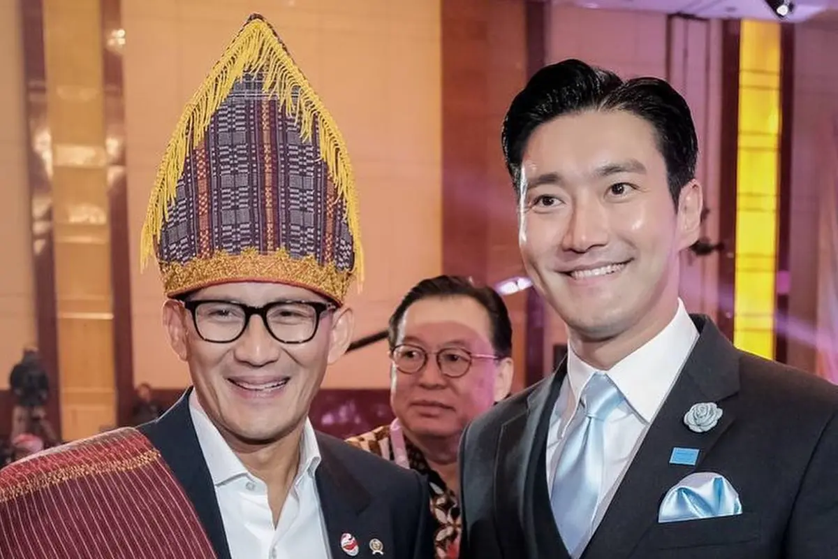 Menteri Pariwisata dan Ekonomi Kreatif Sandiaga Uno bersama Choi Siwon. (Instagram/ sandiuno)