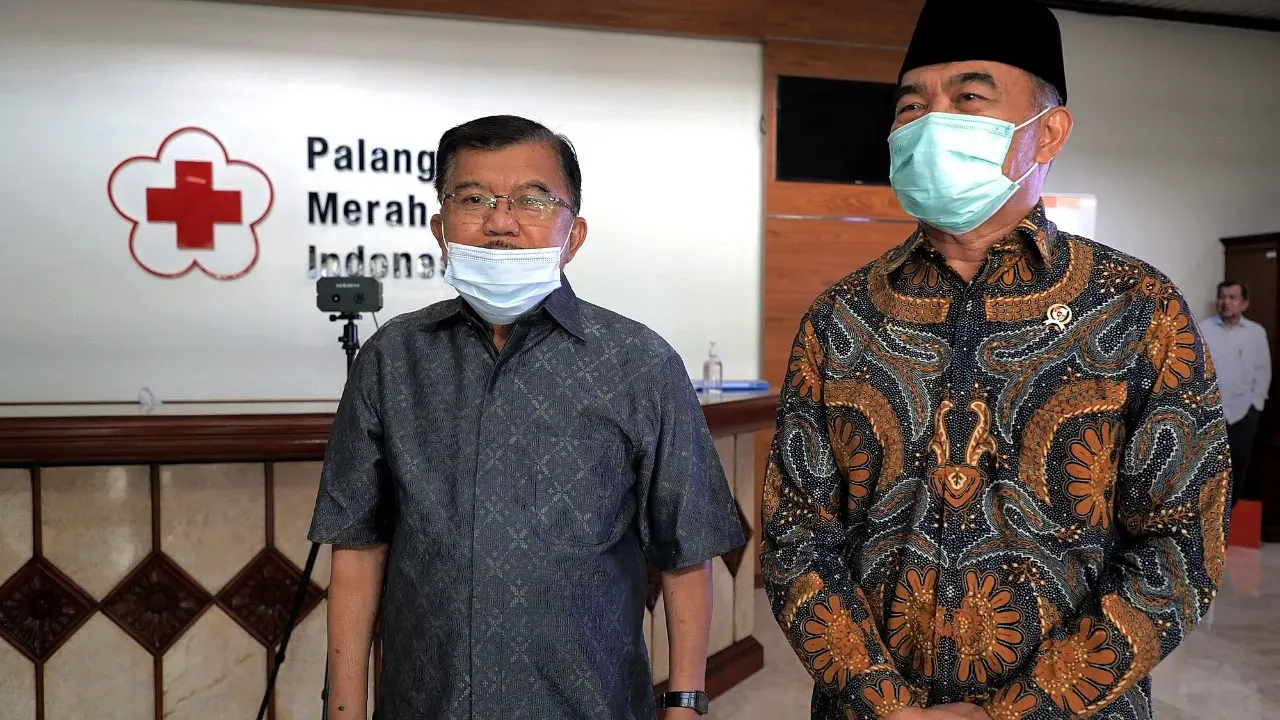 Menko PMK Muhadjir Effendy menemui Ketua Dewan Masjid Indonesia (DMI) sekaligus Ketum PMI Jusuf Kalla atau JK.
