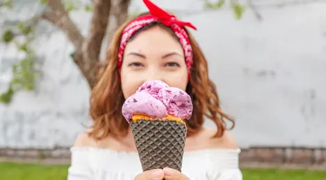 ice cream makan es krim