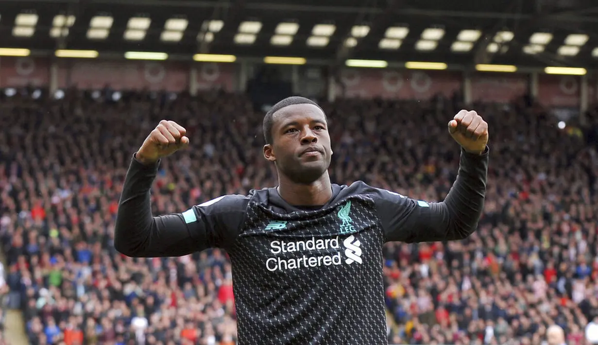 Gelandang Liverpool, Georginio Wijnaldum, melakukan selebrasi usai membobol gawang Sheffield United pada laga Premier League di Stadion Bramall Lane, Sabtu (28/9). Liverpool menang 1-0 atas Sheffield United. (AP/Rui Vieira)