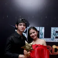 Meskipun terlihat seperti cinta lokasi, namun hal tersebut dibantah keras oleh Prilly dan Aliando. (Andy Masela/Bintang.com)