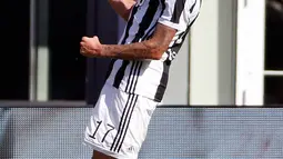 Penyerang Juventus, Mario Mandzukic melakukan selebrasi usai mencetak gol ke gawang AS Roma pada International Champions Cup di Gillette Stadium, Foxborough (31/7). Juventus menang adu penalti setelah imbang 1-1. (AP Photo/Michael Dwyer)