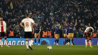 Newcastle United meraih kemenangan 1-0 atas&nbsp;Southampton pada laga leg pertama semifinal Carabao Cup di&nbsp;St Mary's Stadium, Rabu (25/1/2023) dini hari WIB. Hasil itu membuat Newcastle semakin dekat untuk lolos ke final. (AFP/Adrian Dennis)