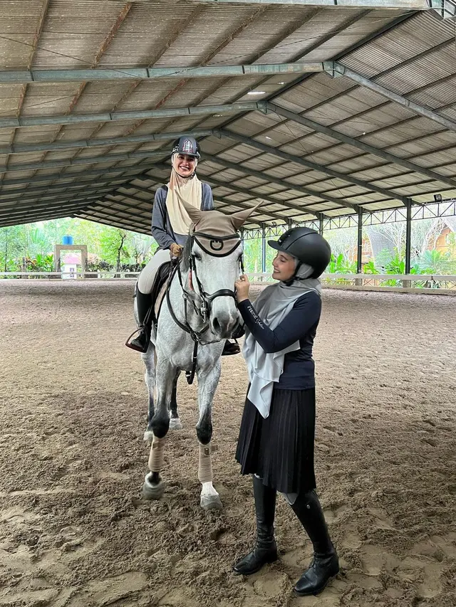 8 Potret Kompak Zaskia dan Shireen Sungkar, Selalu Saling Telepon Tiap Pagi
