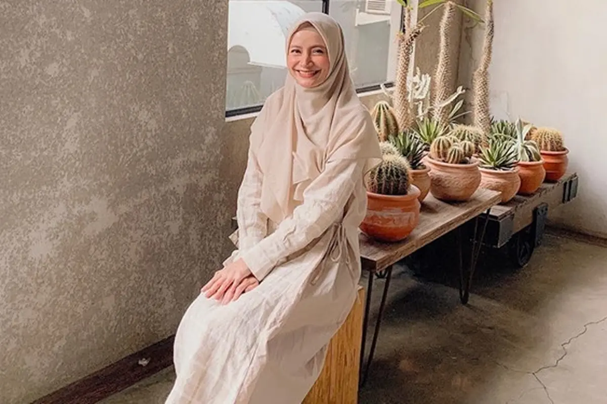 Cantik dan Modis, Ini 6 Potret Istri Tria The Changcuters dengan Balutan Hijabnya