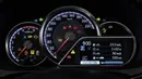 Layout instrument cluster yang digunakan masih sama dengan sebelumnya. Latar speedometer dan tachometer diganti dengan model garis putus-putus yang terlihat lebih sporty. MID 4,2 inci hadir untuk memberikan informasi-informasi seputar mobil dengan berbagai macam tampilan menu. (Source: paultan.org)