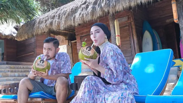 Potret Shandy Purnamasari Saat Liburan ke Nihi Sumba, Tampil Menawan Dengan Hijab. (Sumber: Instagram/shandypurnamasari)