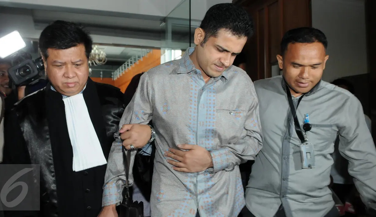 Muhammad Nazaruddin usai sidang pembacaan dakwaan dalam perkara dugaan tindak pidana pencucian uang (TPPU) di Pengadilan Tipikor, Jakarta, (10/12). Usai sidang Dakwaan Mantan Bendahara Demokrat sakit lambung. (Liputan6.com/Helmi Afandi)