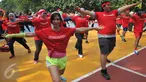 Coca-Cola Indonesia melalui gerakan INDONESIA SeGar kembali menggulirkan sebuah kampanye "Brrrgerak 30", Jakarta, Minggu (8/11/2015). Olahraga minimal 30 menit per hari sebagai langkah awal menuju hidup sehat dan bugar. (Liputan6.com/Gempur M Surya).