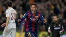 Striker Barcelona, Neymar, merayakan gol yang dicetaknya ke gawang Atletico Madrid pada laga La Liga Spanyol di Stadion Camp Nou, Barcelona, Minggu (11/1/2015). (AFP/Josep Lago)