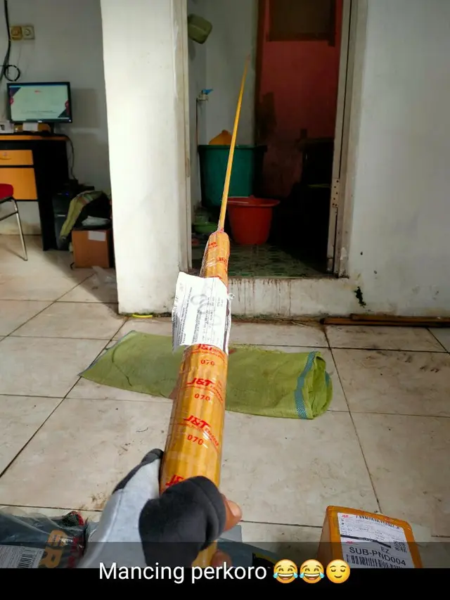 6 Status WhatsApp Kurir Paket Ini Bikin Geleng Kepala
