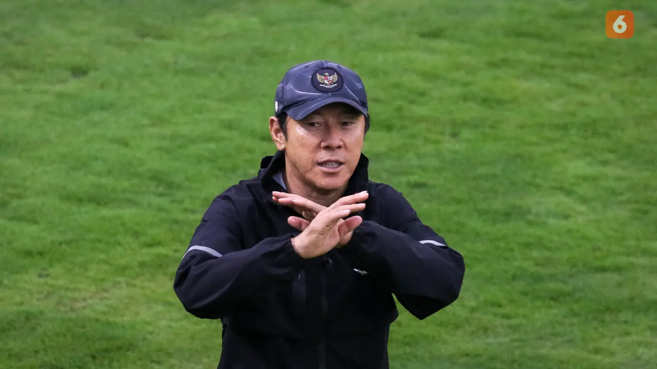 Foto: Timnas Indonesia Kena Kecoh Hujan saat Latihan Jelang Hadapi Vietnam di Piala AFF 2022, Sudah Balik tapi Ditelpon Kembali ke Lapangan