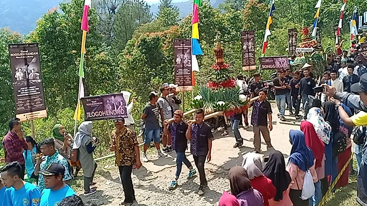 Belajar Kehidupan dari Aren di Festival Rogojembangan Pekalongan