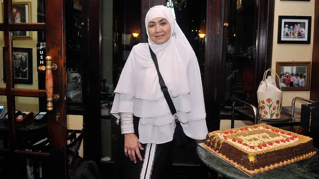 Perubahan Drastis Eva Arnaz Dulu Ratu Film Panas Kini Jualan Lontong Sayur Citizen6 