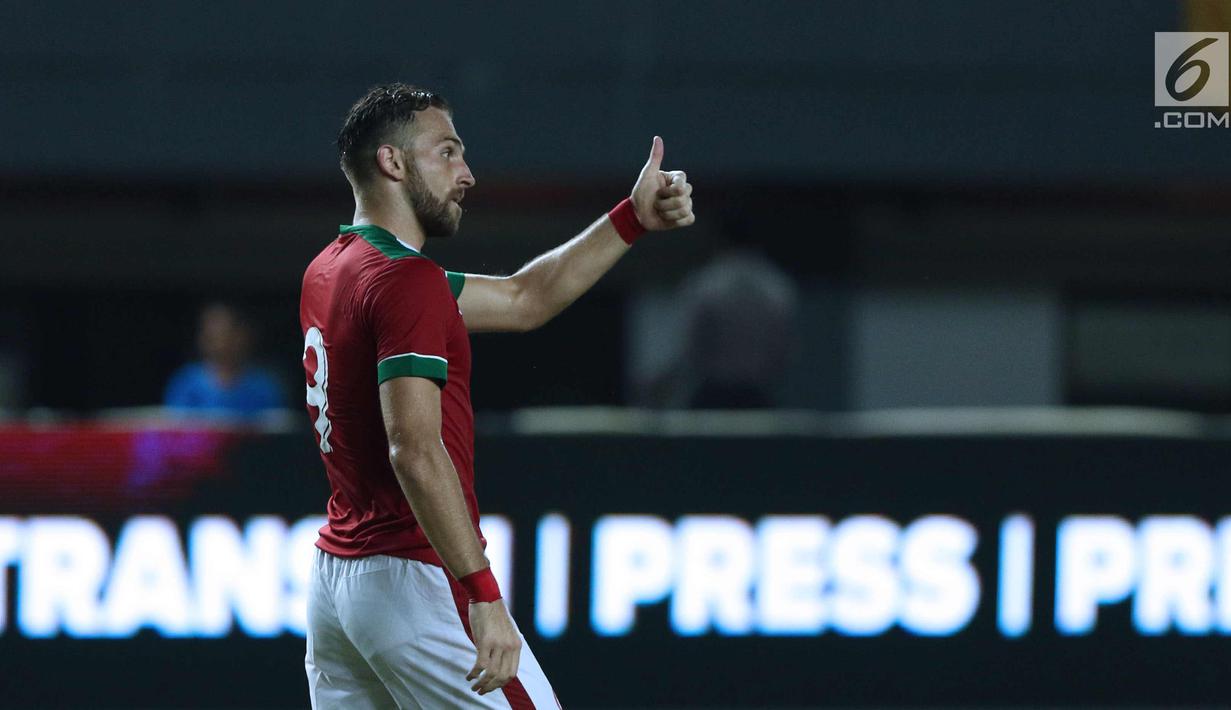 Pemain depan Timnas Indonesia, Illija Spasojevic merayakan kemenangan atas Guyana pada laga persahabatan di Stadion Patriot Candrabhaga, Bekasi, Sabtu (25/11). Spaso mencetak dua gol dan membawa Indonesia unggul 2-1. (Liputan6.com/Helmi Fithriansyah)