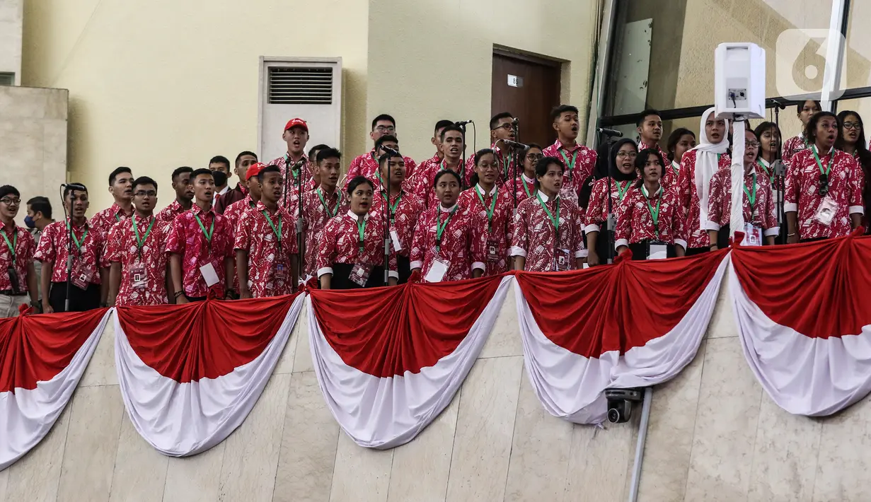 Suasana gladi bersih persiapan Sidang Tahunan MPR RI, Sidang Bersama DPR RI dan DPD RI dan Sidang Paripurna DPR RI di Kompleks Parlemen, Jakarta, Senin (15/8/2022). Presiden Joko Widodo akan kembali menyampaikan pidato kenegaraan dan keterangan pemerintah terkait RUU APBN 2023 dan Nota Keuangan dalam Rapat Tahunan MPR dan Rapat Bersama DPR & DPD RI pada Selasa, 16 Agustus 2022. (Liputan6.com/Johan Tallo)