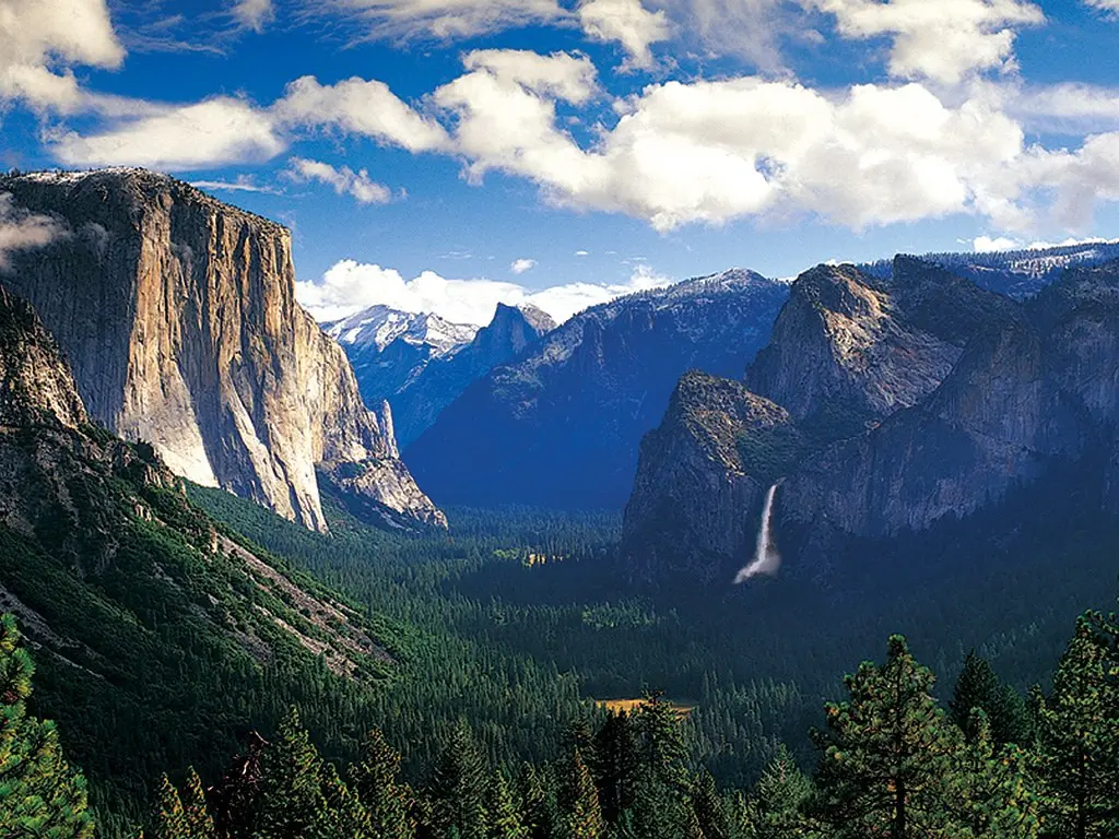 Lembah Yosemite, Amerika Serikat. (cntraveler.com)