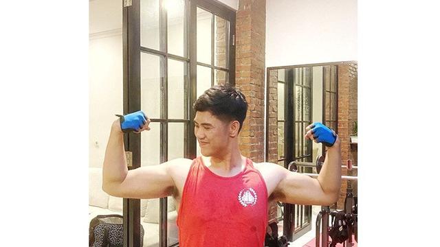 7 Potret Penampilan Terbaru Ricky Cuaca, Makin Tegap dan Bugar