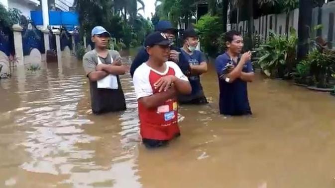 Banjir di Perumahan Prima Lingkar Asri, Jatibening, Pondokgede, Bekasi. (Liputan6.com/Bam Sinulingga)