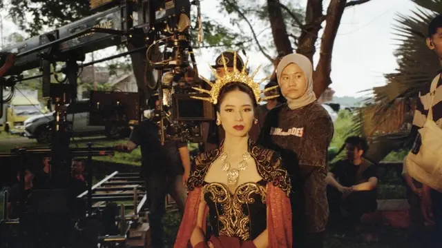 Potret Laura Basuki di Balik Layar Syuting Film Heartbreak Motel, Tetap Memukau