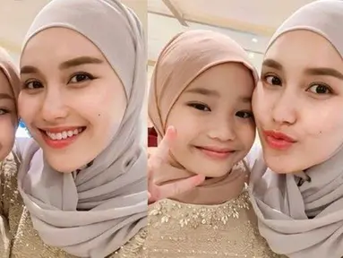 Ayu Ting Ting selalu memperhatikan penampilannya. Seperti tampil anggun dengan berhijab. Tak sendiri, momen Ayu Ting Ting berhijab bersama sang buah hati juga curi atensi. Bilqis terlihat menawan dengan pakai hijab. (Liputan6.com/IG/ayutingting92)