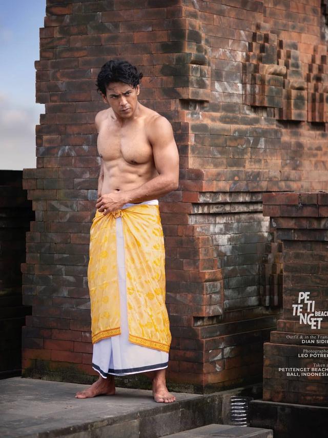 7 Potret Dian Sidik, Tetap Kekar dan Awet Muda Meski Sudah Kepala Empat