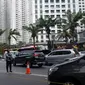 Dishub DKI Jakarta uji coba penutupan putar balik di depan City Walk. (Fachrur Rozie/Liputan6.com)