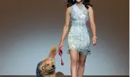 Alison Appleby, 17 tahun, menjuarai Miss Dallas Teen USA 2022 baru-baru ini dengan anjing penjaga setianya, Brady, tepat di sisinya.. Foto: instagram @missdallasteen22