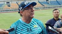 Pelatih Persib Bandung Robert Rene Alberts. (Liputan6.com/Huyogo Simbolon)