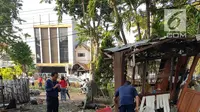 Dua korban ledakan bom tergeletak di salah satu gereja di Surabaya, Minggu (12/5). Ledakan bom terjadi di tiga gereja, yaitu Gereja Kristen Indonesia Jalan Diponegoro, Gereja Santa Maria, dan Gereja Pantekosta di Jalan Arjuno. (Liptan6.com/Istimewa)