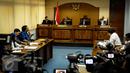 Suasana sidang putusan di ruang komisioner Komisi Informasi Publik (KIP) di Jakarta, Senin (10/10). Suciwati dan sejumlah aktivis HAM ikut menghadiri sidang putusan atas gugatan yang ia ajukan kepada KIP. (Liputan6.com/Faizal Fanani)