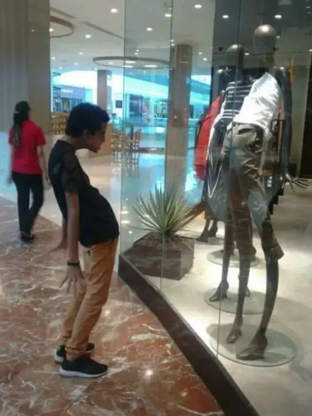 Makin Ramai Jelang Lebaran, Ini 7 Potret Kelakuan Nyeleneh Orang Waktu di Mall