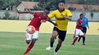 Timnas Indonesia U-19 menang 4-0 melawan Persikama Kabupaten Magelang, Rabu (24/8/2016) di Stadion Gemilang, Magelang. (Bola.com/Romi Syahputra)