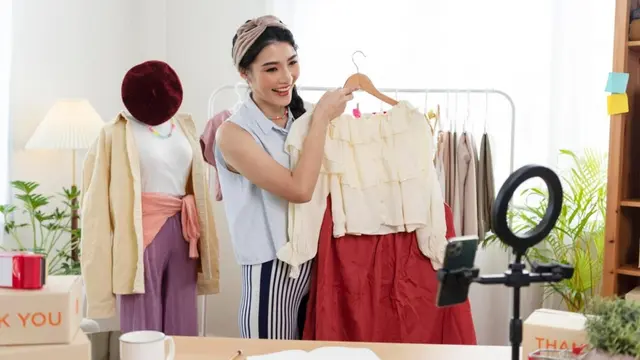 4 Cara Menghadapi Persaingan Bisnis Fashion Agar Merek Lebih Menonjol (Foto dok : Freepik/our-team)