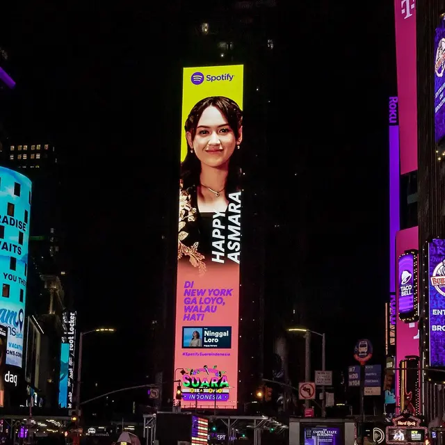 Wajah Happy Asmara di Times Square New York City