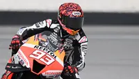 Pebalap Repsol Honda, Marc Marquez memacu motornya meninggalkan pit lane saat sesi tes pramusim MotoGP 2023 yang berlangsung di Sirkuit Sepang, Malaysia, Sabtu (10/02/2023). Seperti sebelumnya, hanya ada lima tes pramusim resmi yang diizinkan, yaitu di Malaysia (10-12 Februari) dan Portugal (11-12 Maret). (AFP/Mohd Rasfan)